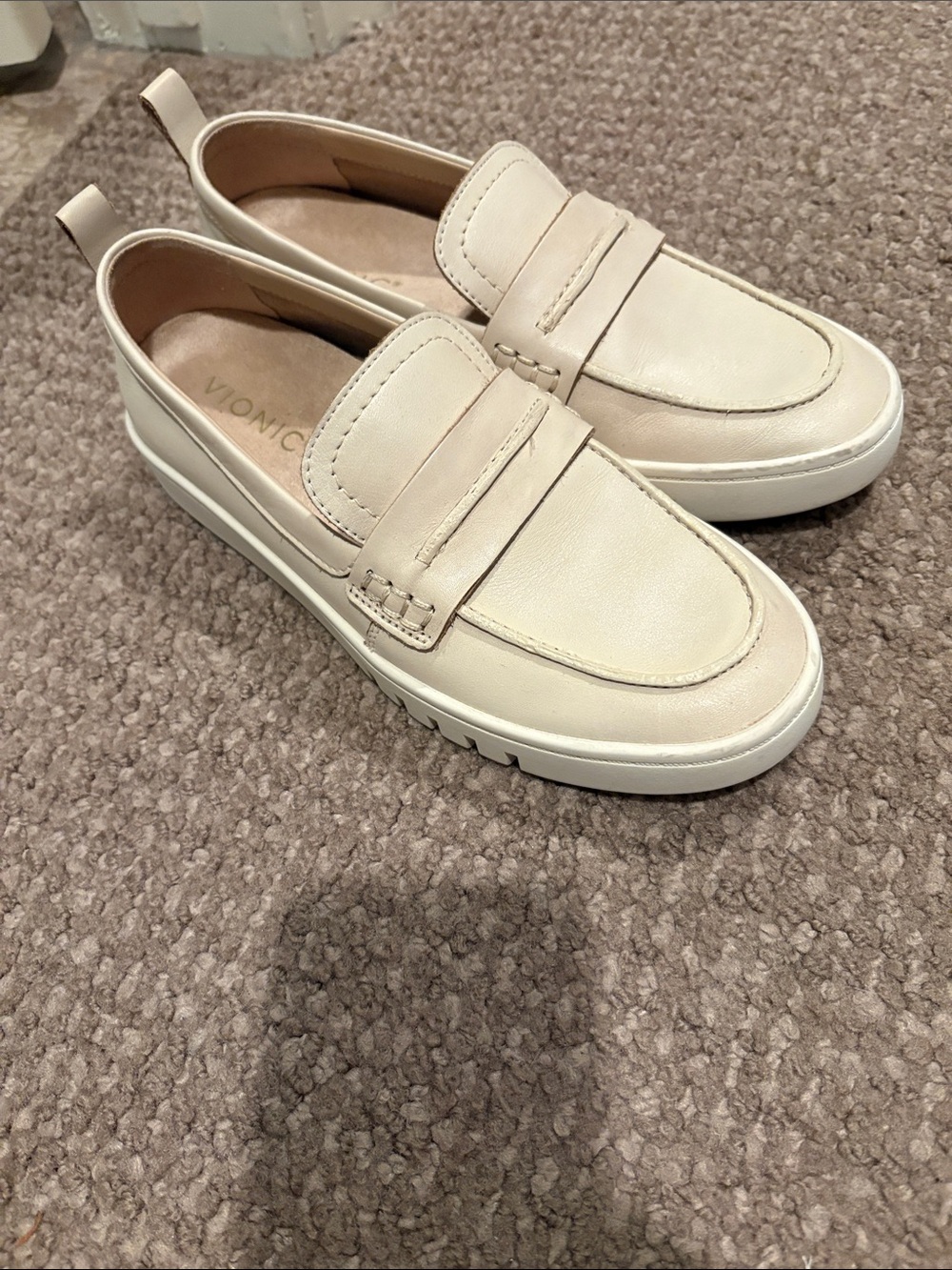 Vionic Women Uptown Hybrid Cream Leather Slip-On Penny Loafers size 6
